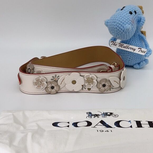 Coach 22887 Novelty Complimentary 3D Tea Rose Plaque Leather Bag Strap Chalk NWT - Picture 2 of 10